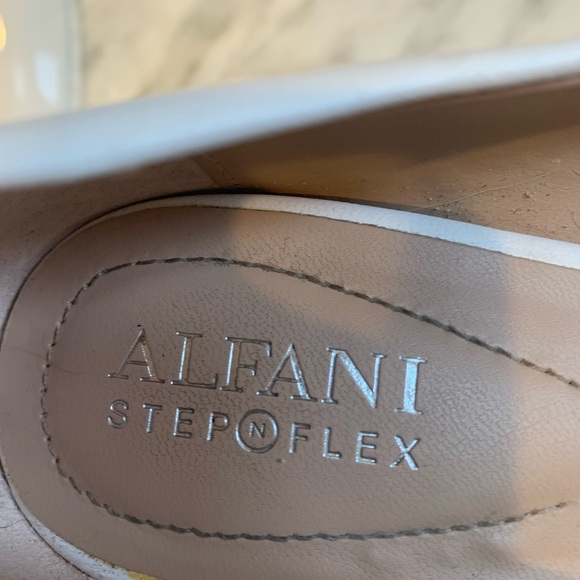 Alfani Women's Classic White Heels - Picture 9 of 11